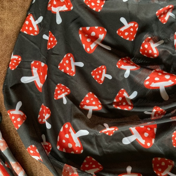 3/$10 SALE Mushroom Print Sarong / Cover Up NWOT - Picture 2 of 4